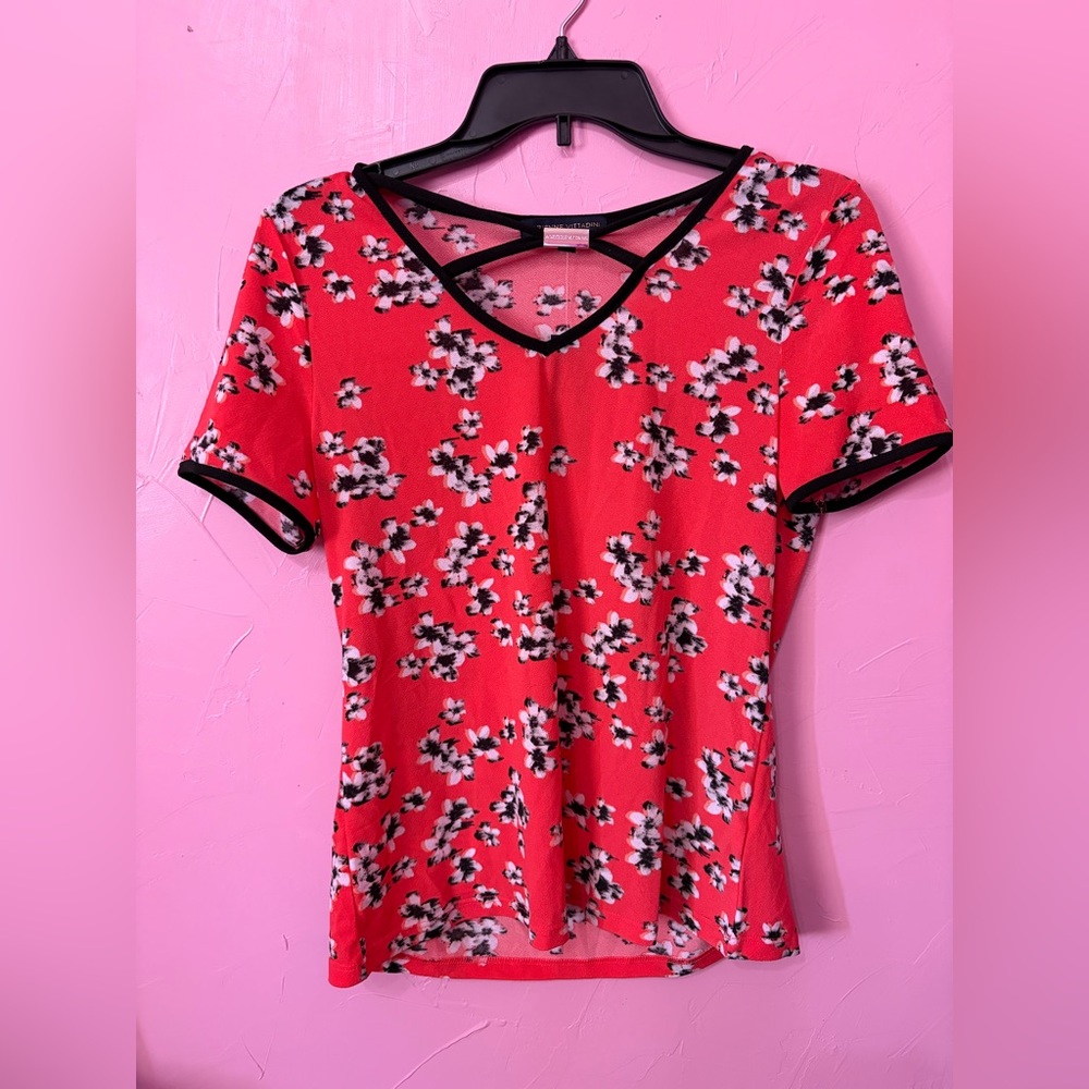 NWT Adrienne Vittadini Size S Red Floral Short Sleeve Top 💖